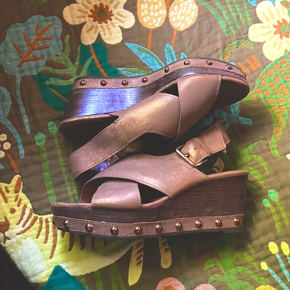✨DONALD J. PLINER✨ Febe Wedges SZ 7